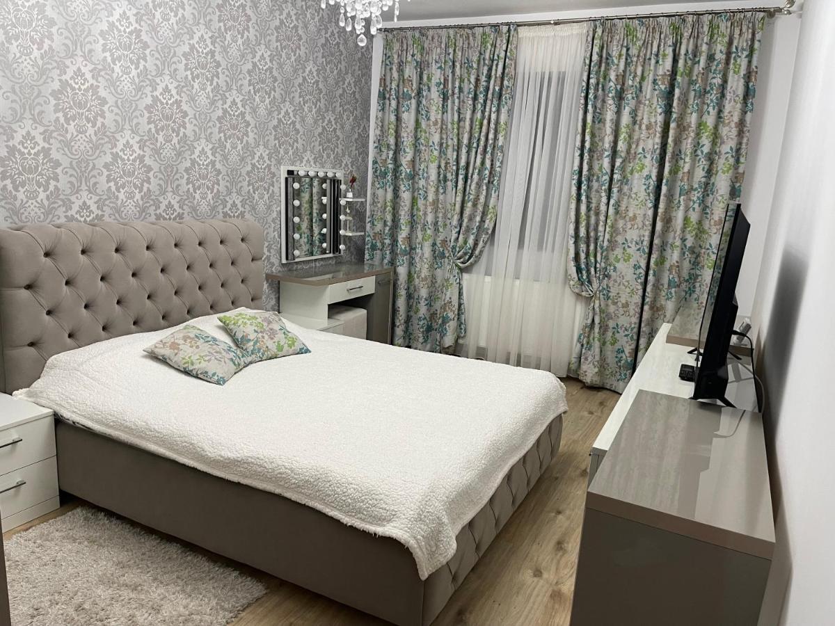 Urban Harmony Loft Apartment Bukares Bagian luar foto